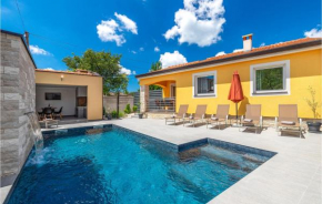 3 Bedroom Beautiful Home In Porec